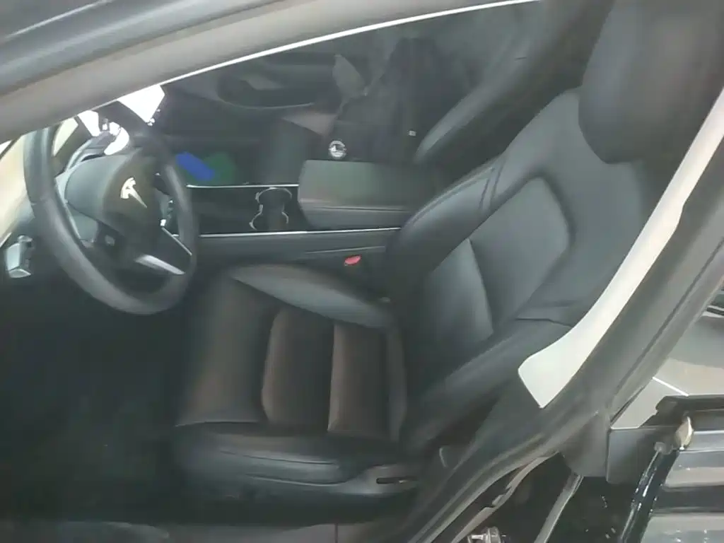 Фото 15 - Tesla Model 3