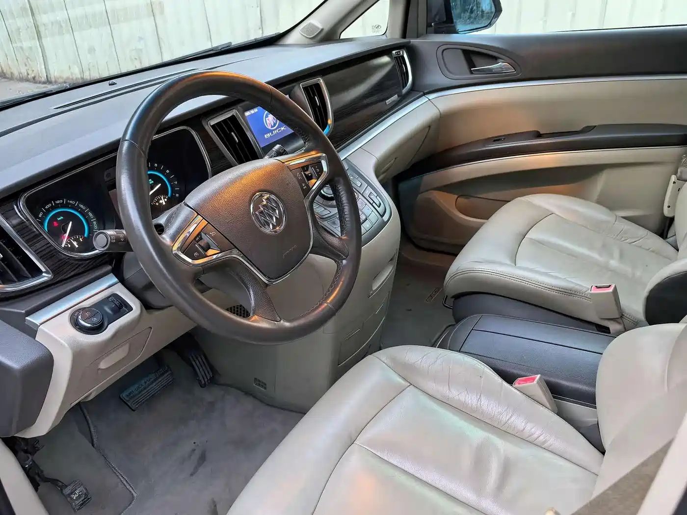 Buick GL8 2011 2011 3.0L GT Luxury Business Elegance Edition