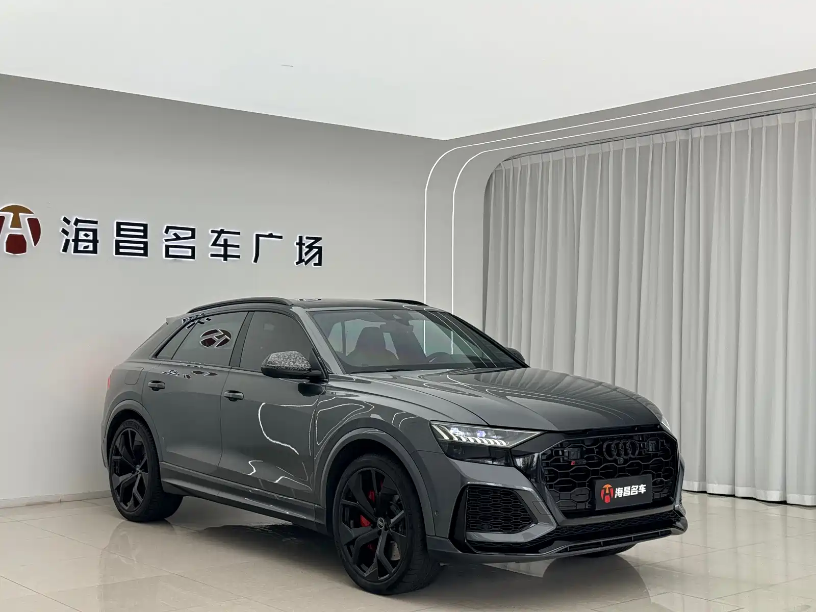 Photo 3 - Audi RS Q8