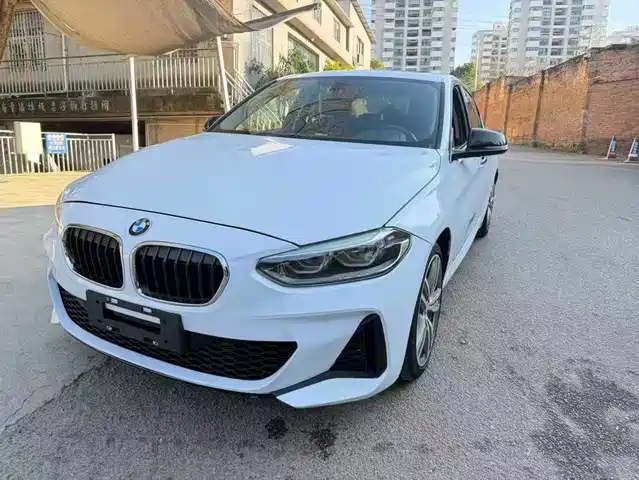 BMW 1 SERIES