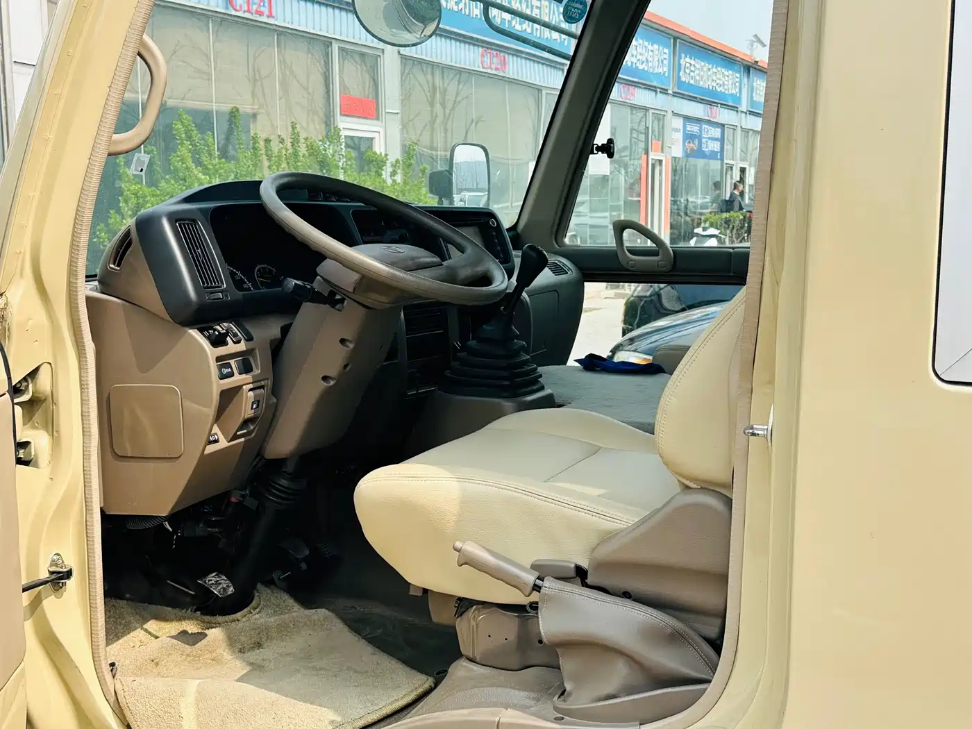 Toyota Coaster 2015 4.0L Premium Bus GRB53L-ZEMSK 23-seater Upgrade Edition фото 6