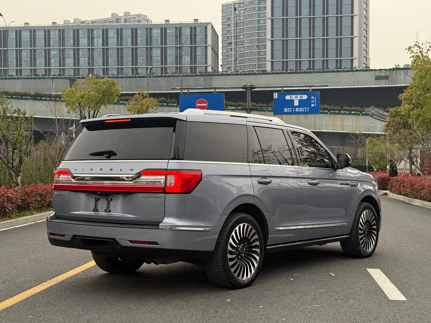 LINCOLN NAVIGATOR