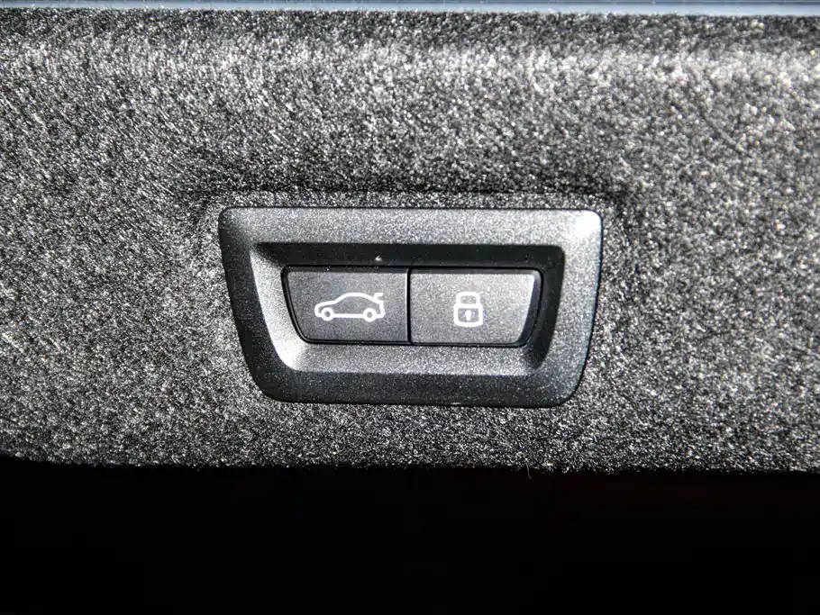 BMW 5 Series 2025 530Li Leading M Sport Package фото 33