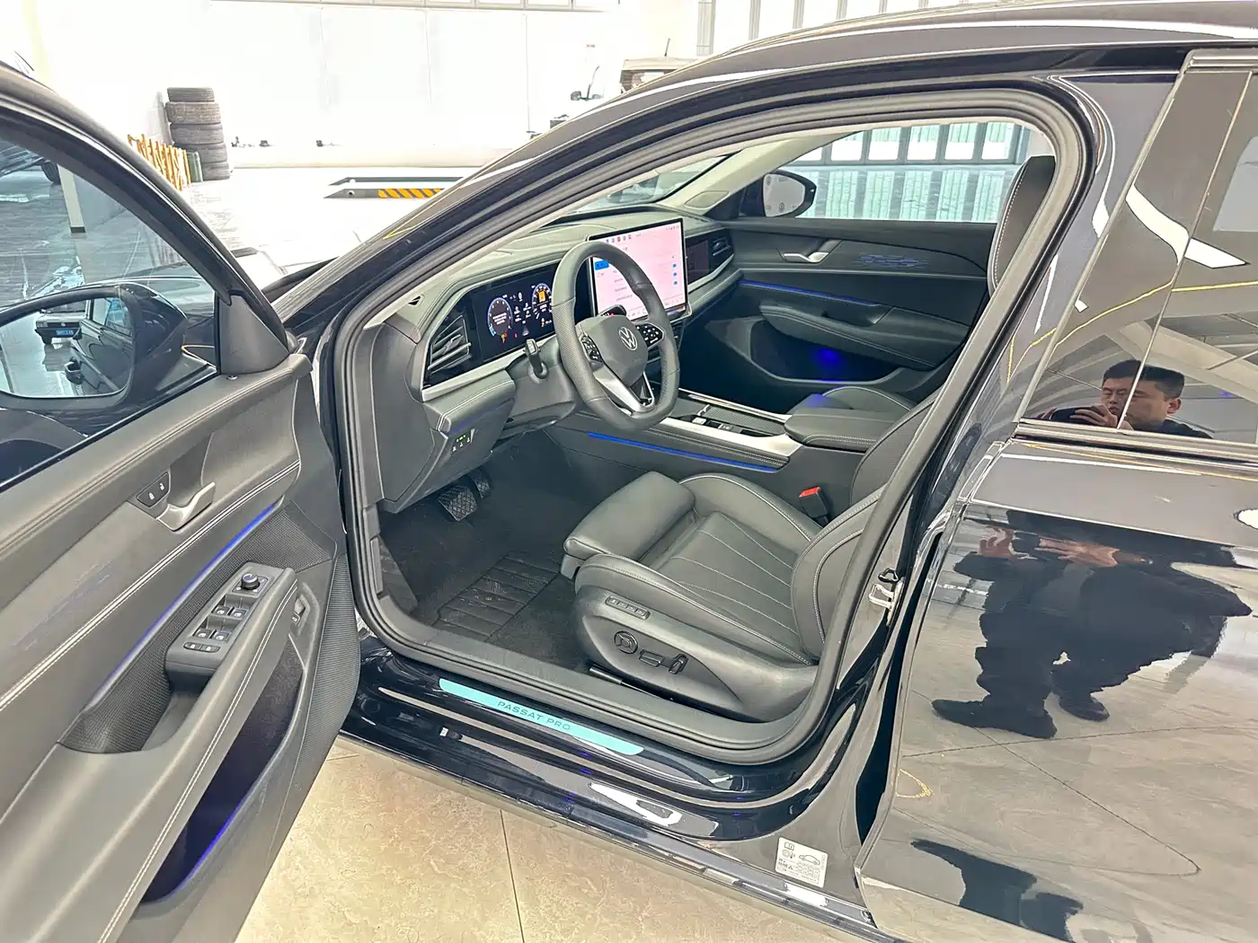 Volkswagen Passat 2025 Model Pro 380TSI Starlight Dragon Edition фото 4