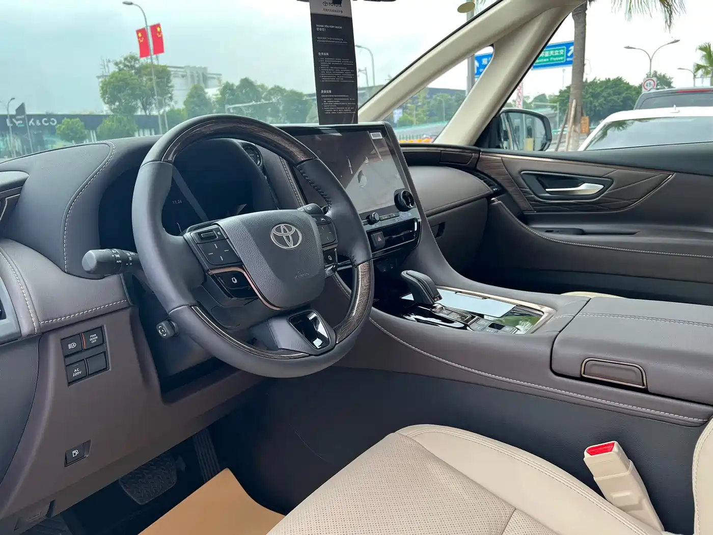 Toyota Alphard 2024 Hybrid 2.5L Ultimate Enjoyment Edition фото 9