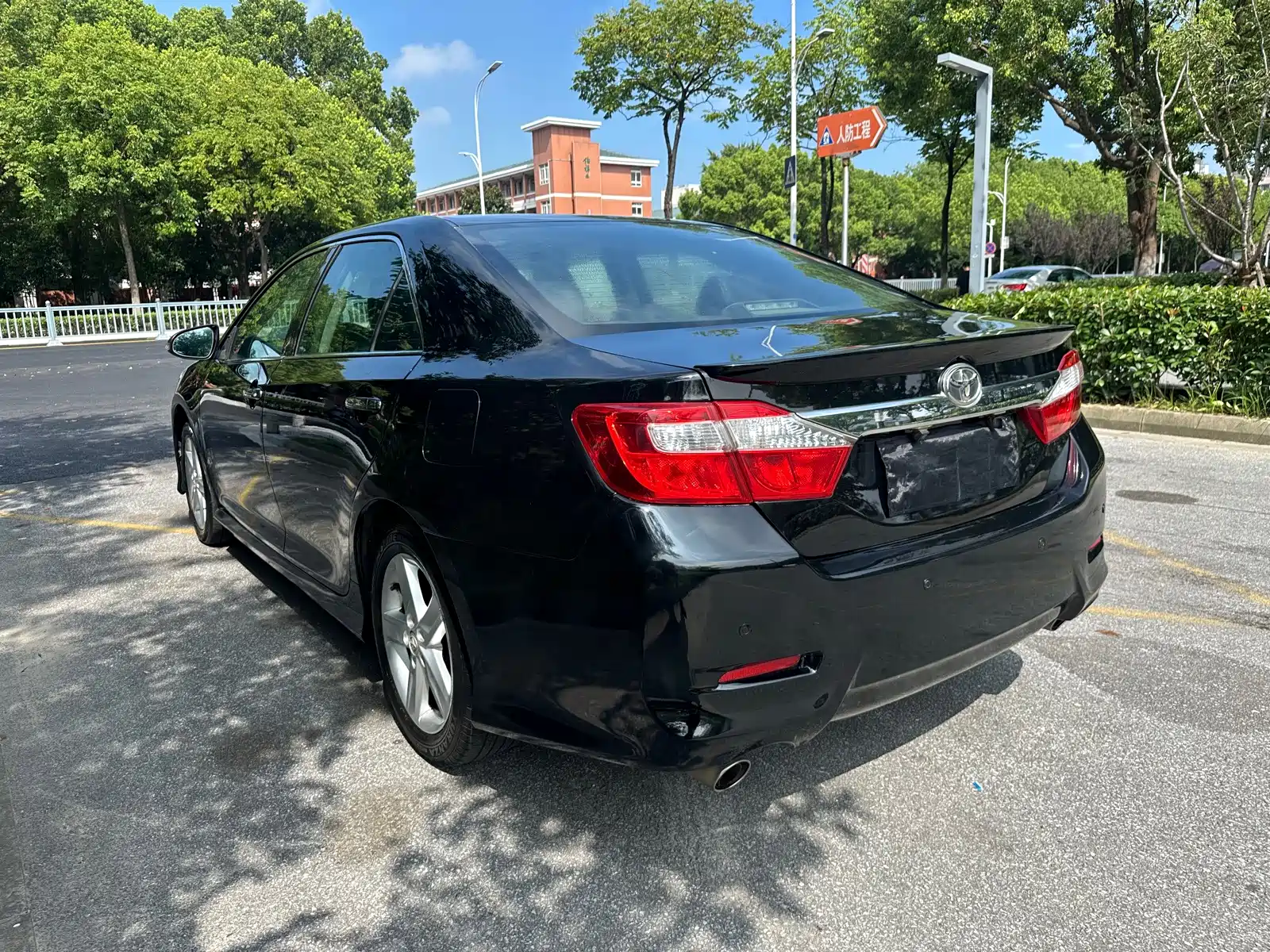 Фото 6 - Toyota Camry