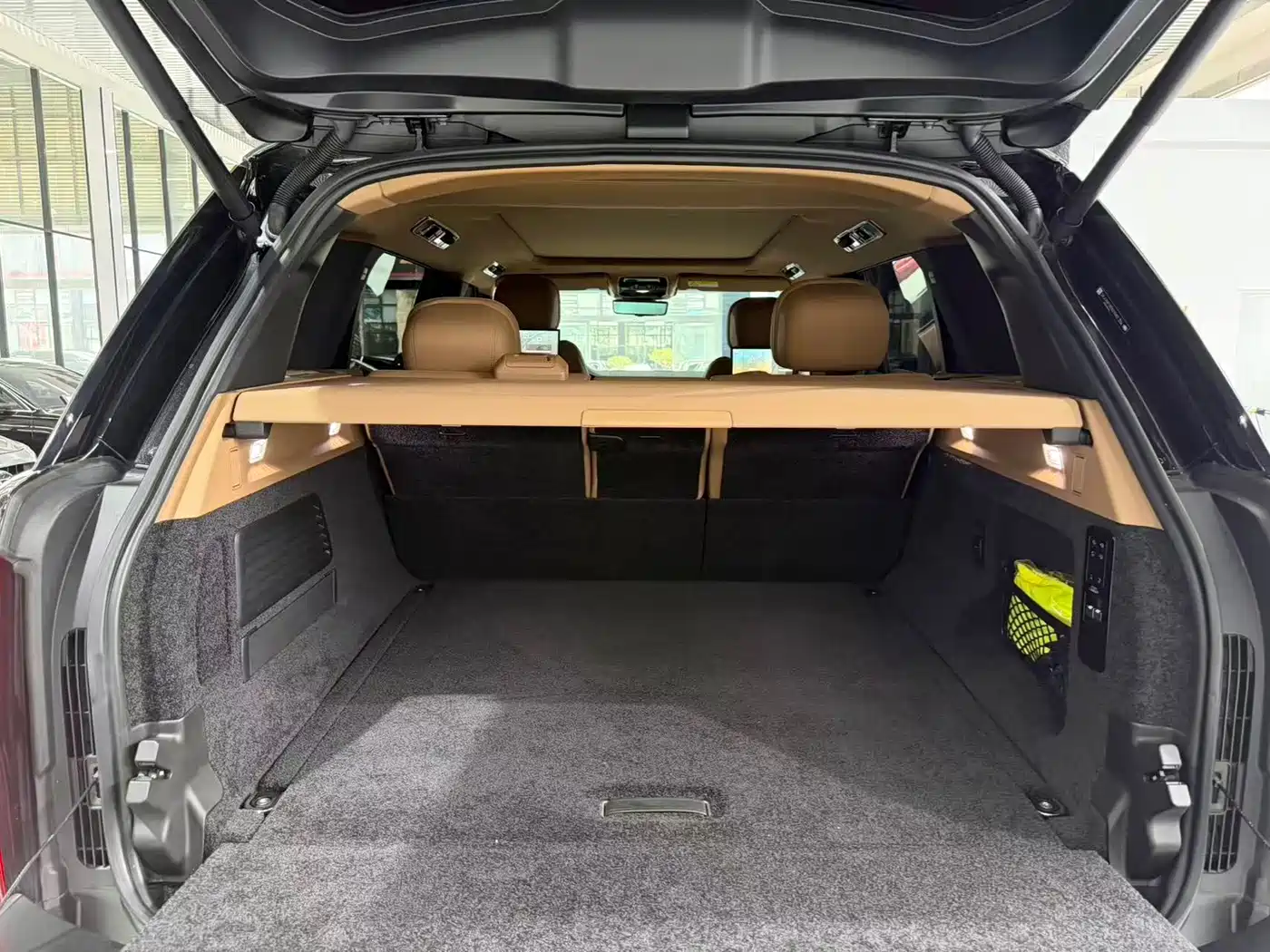 Photo 19 - Land Rover Range Rover