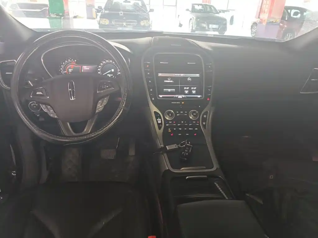 Photo 10 - Lincoln MKX