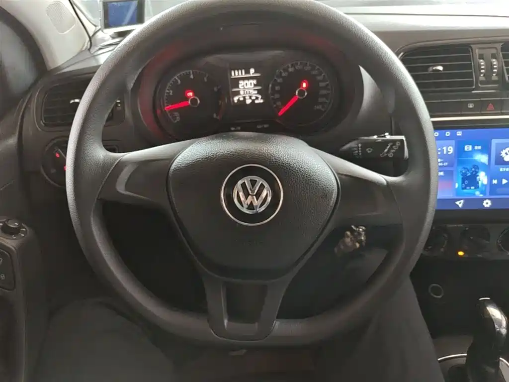 Volkswagen Polo 2016 1.4L Automatic Trend фото 11