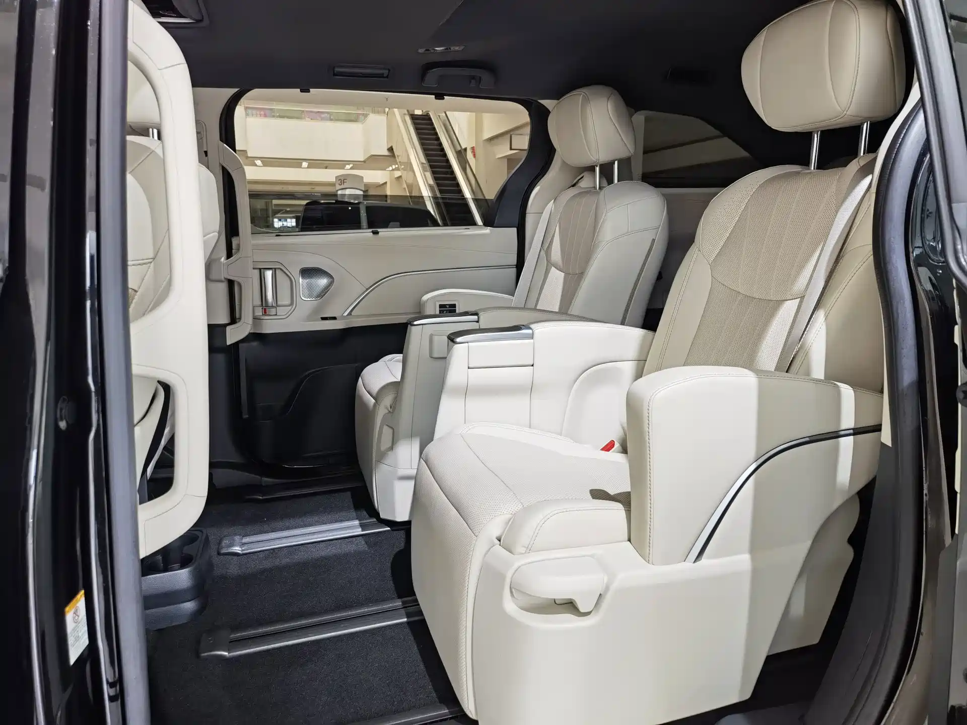 صورة 9 - Toyota Sienna