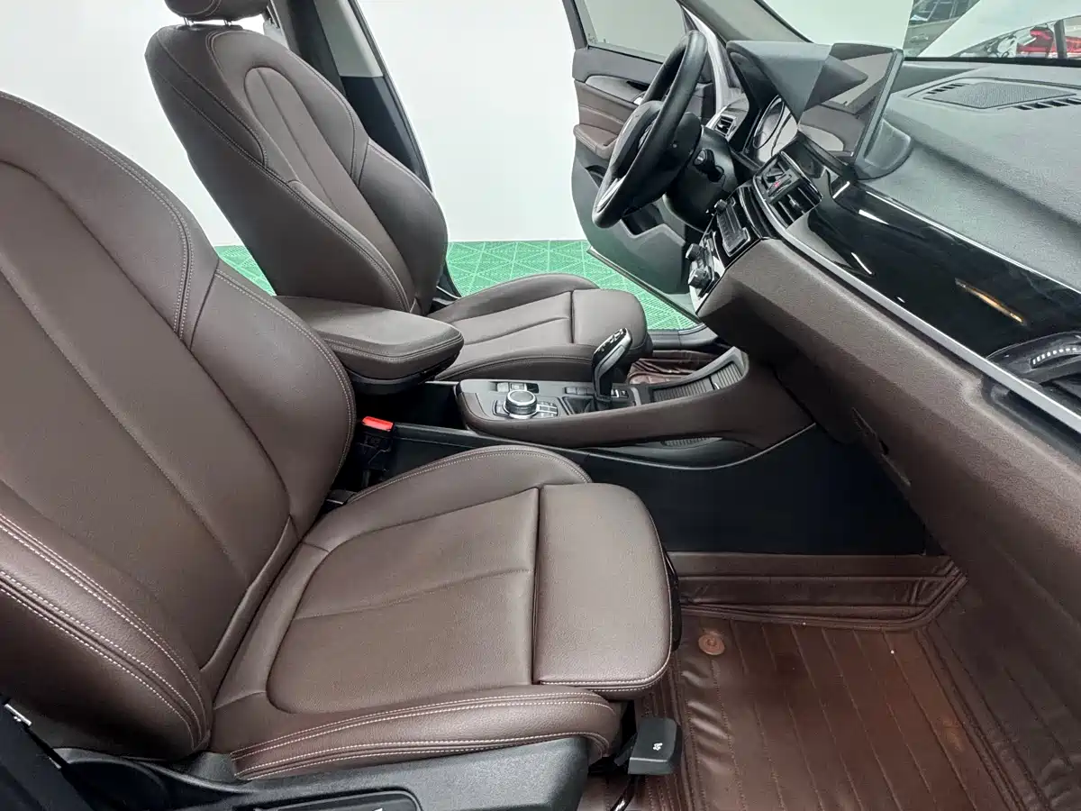 BMW X1 2022 sDrive20Li Fashion фото 14