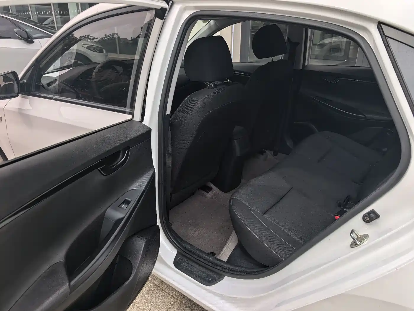Hyundai Elantra 2018 1.6L Automatic Pleasing Edition GL China VI фото 8