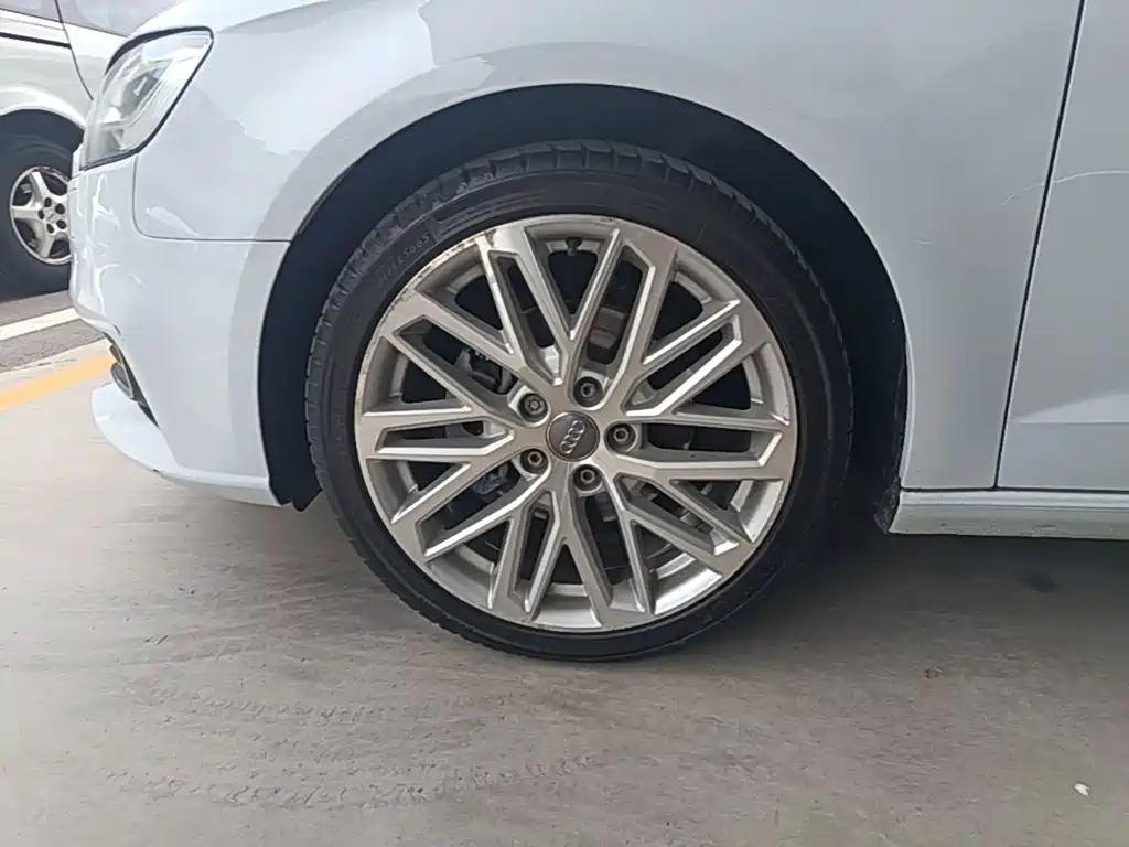 Фото 23 - Audi A3