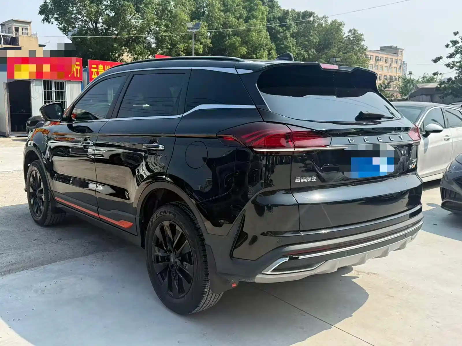 Photo 9 - Geely Atlas