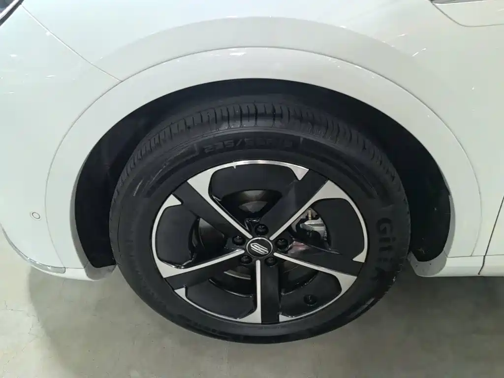 Photo 23 - Shangjie SUV