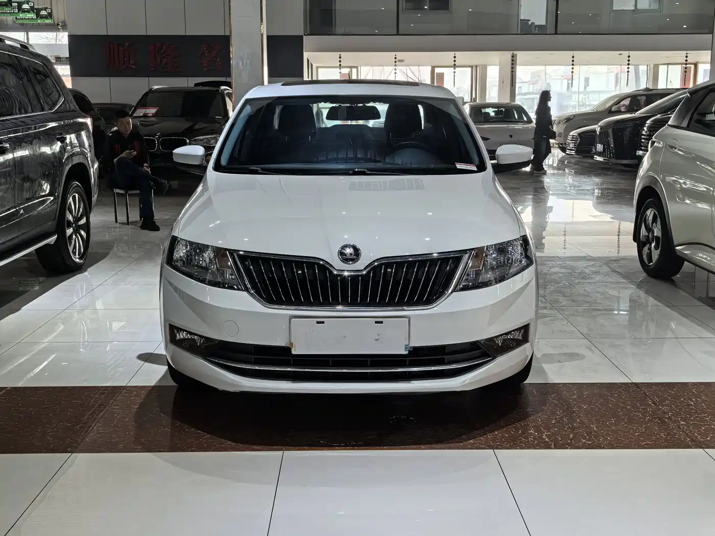 Škoda Rapid 2018 1.6L Automatic Comfort Edition фото 2