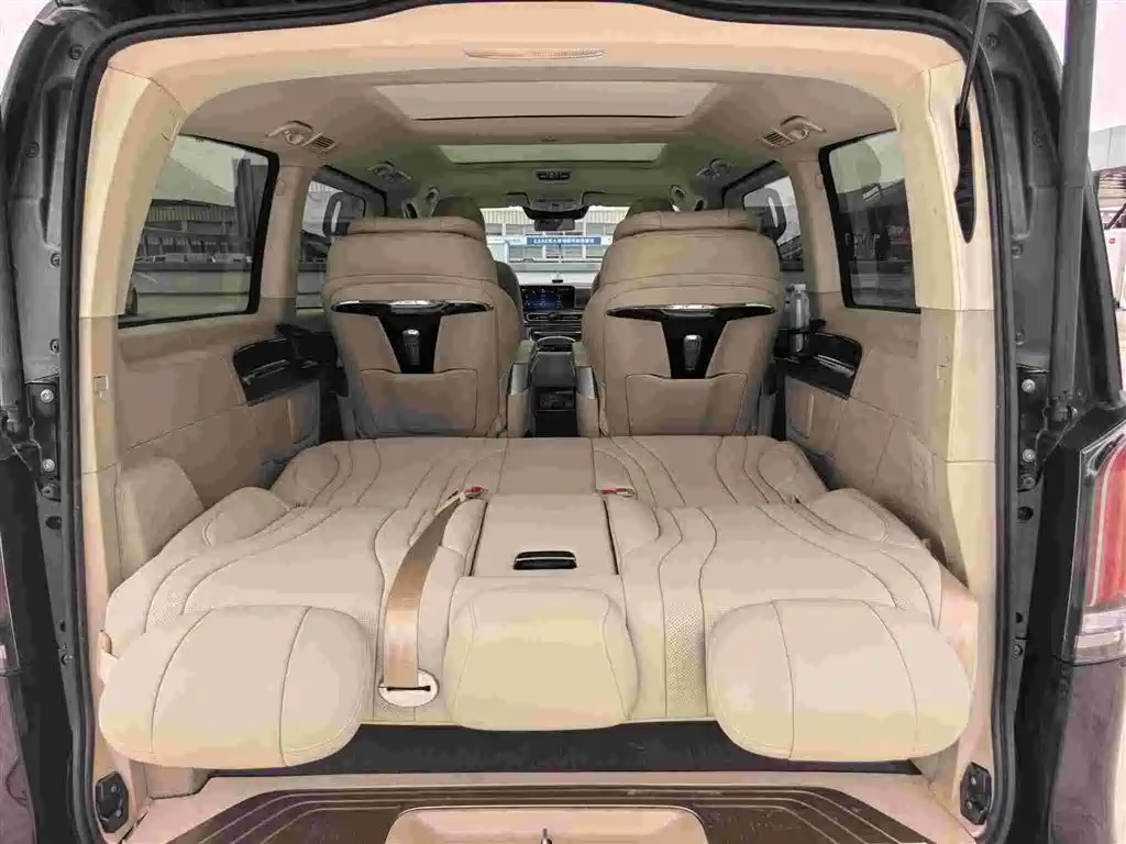 Photo 14 - Mercedes-Benz V-Class