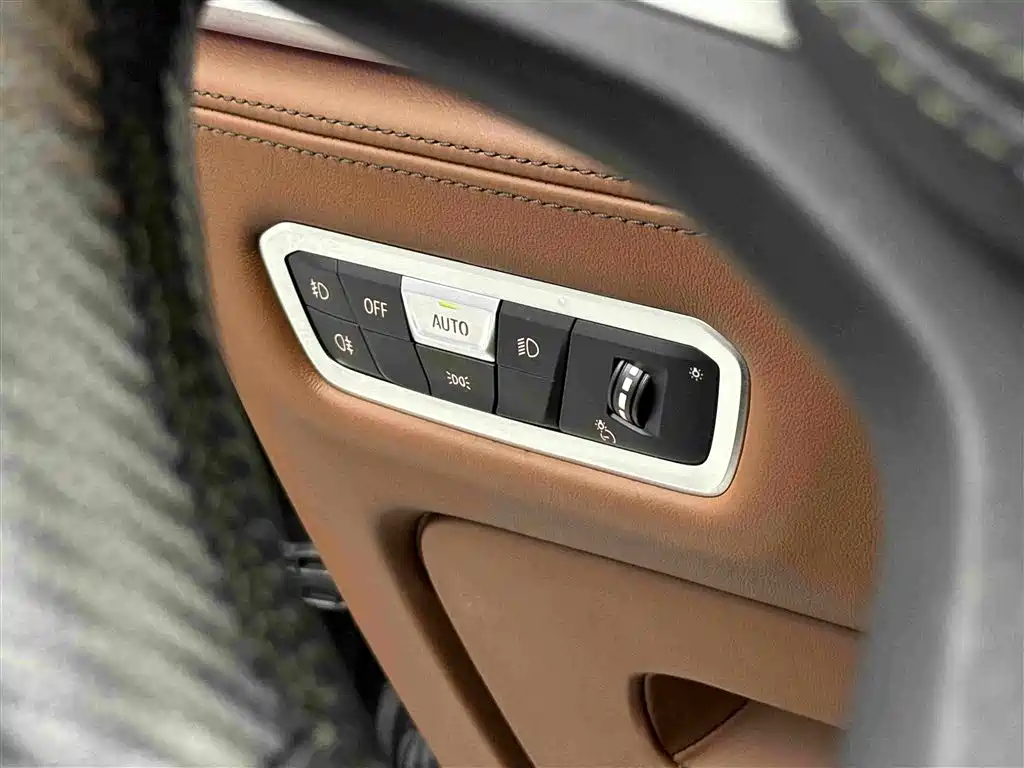 Фото 19 - BMW X7