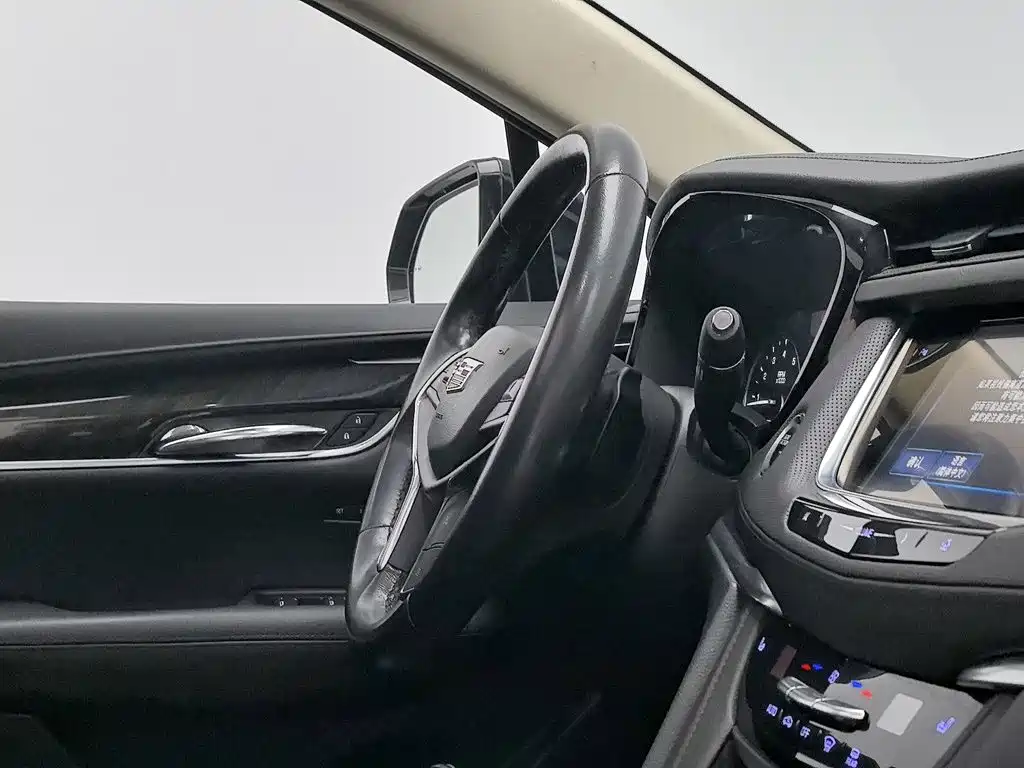 Фото 22 - Cadillac XT5