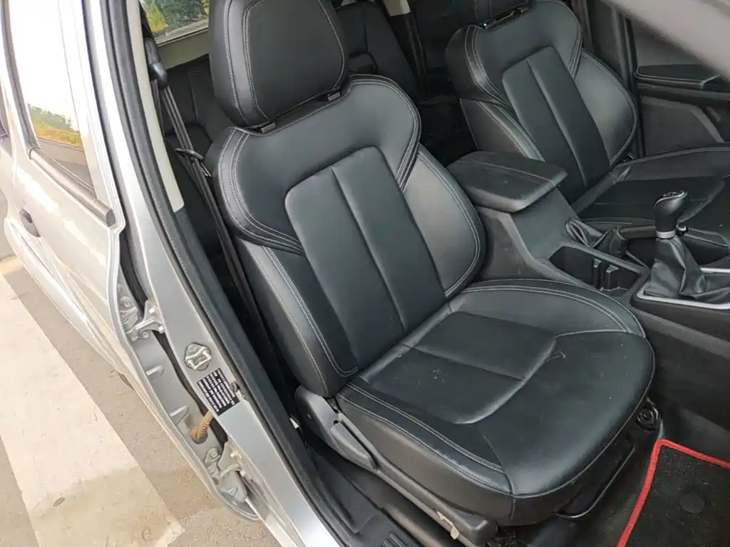 Jiangling Baodian 2024 2023 2.5T Diesel 4WD Comfort Edition Standard Wheelbase JX4D25A6L