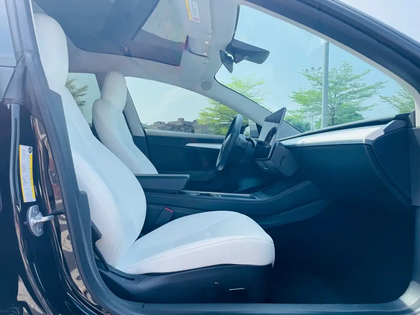 Фото 11 - Tesla Model 3