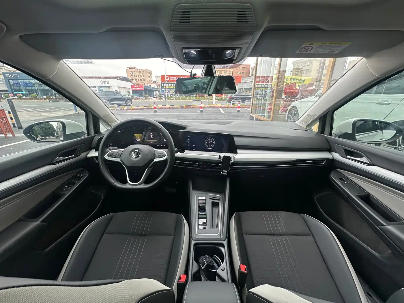Volkswagen Golf 2021 280TSI DSG Pro Launch Edition фото 16