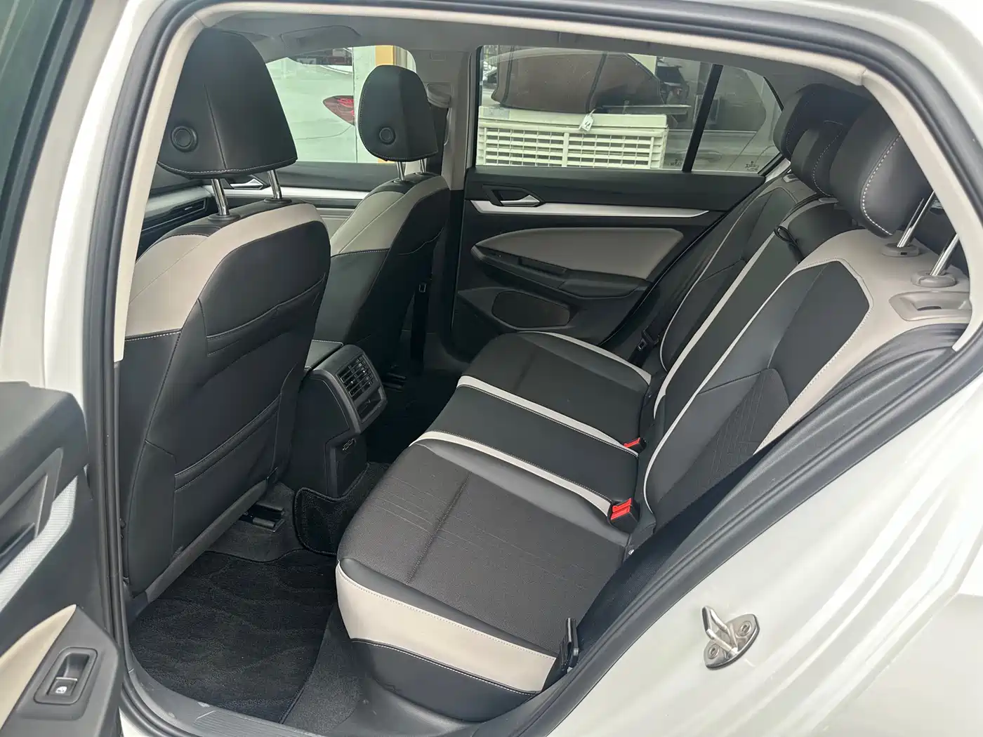Volkswagen Golf 2021 280TSI DSG Pro Launch Edition фото 9
