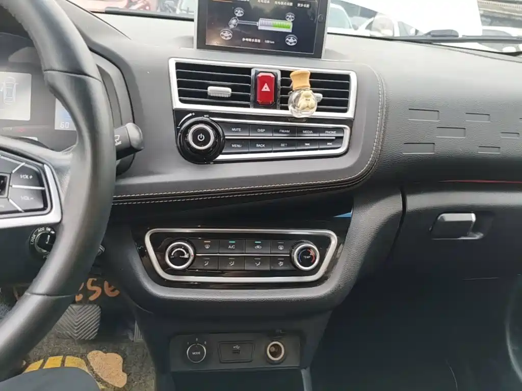 Photo 13 - JAC JAC iEV6E