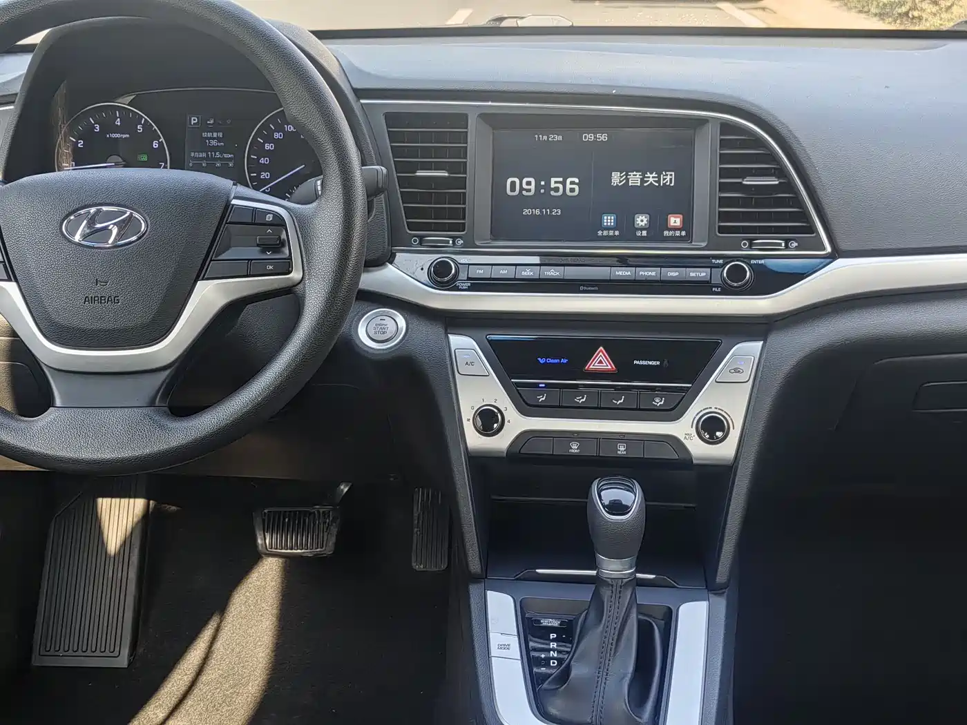 Hyundai Elantra 2016 Model 1.6L Automatic Smart Elite фото 9