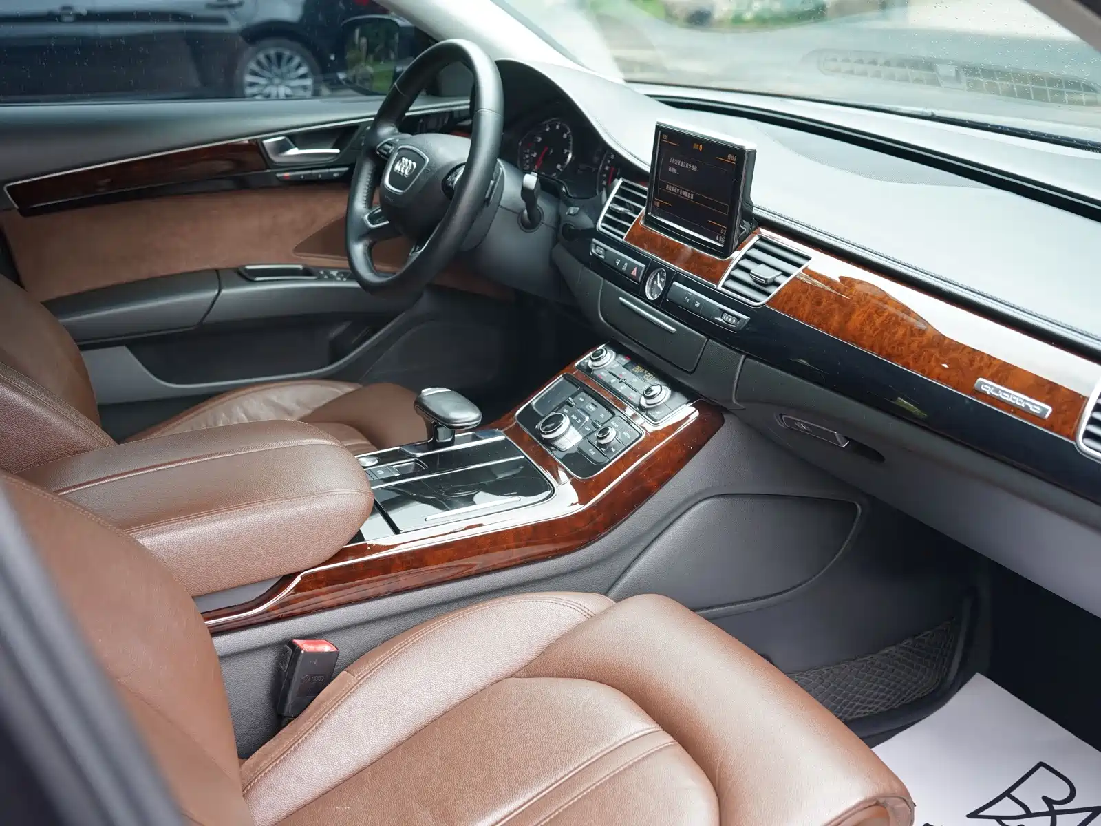 Фото 15 - Audi A8