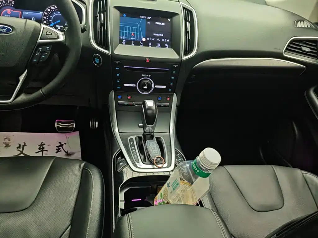Фото 14 - Ford Edge