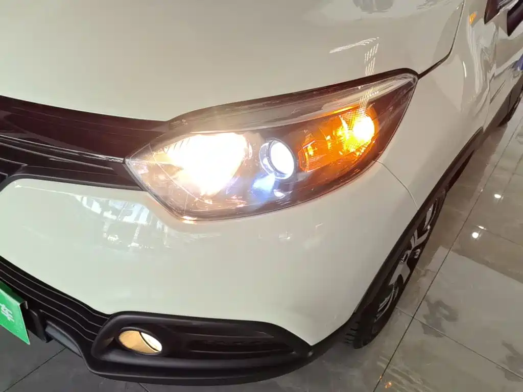 Renault Captur 2018 2015 Model 1.2T Automatic Standard Edition