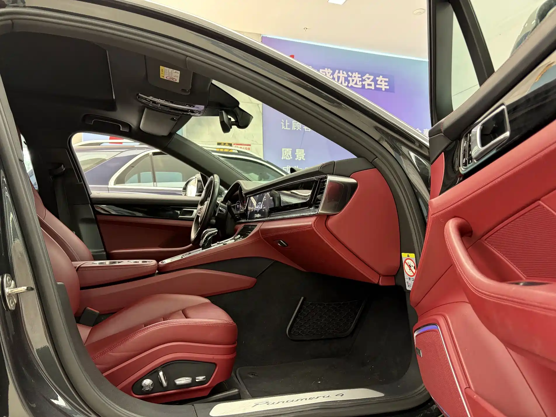 Photo 16 - Porsche Panamera