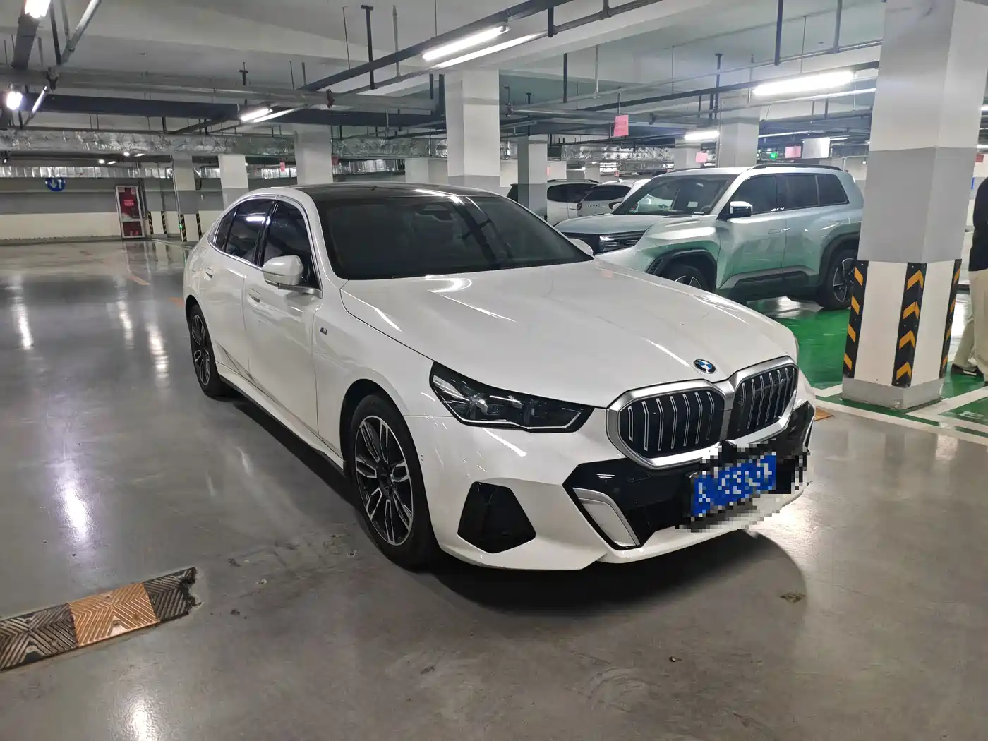 BMW 5 Series 2024 530Li Leading M Sport Package фото 3