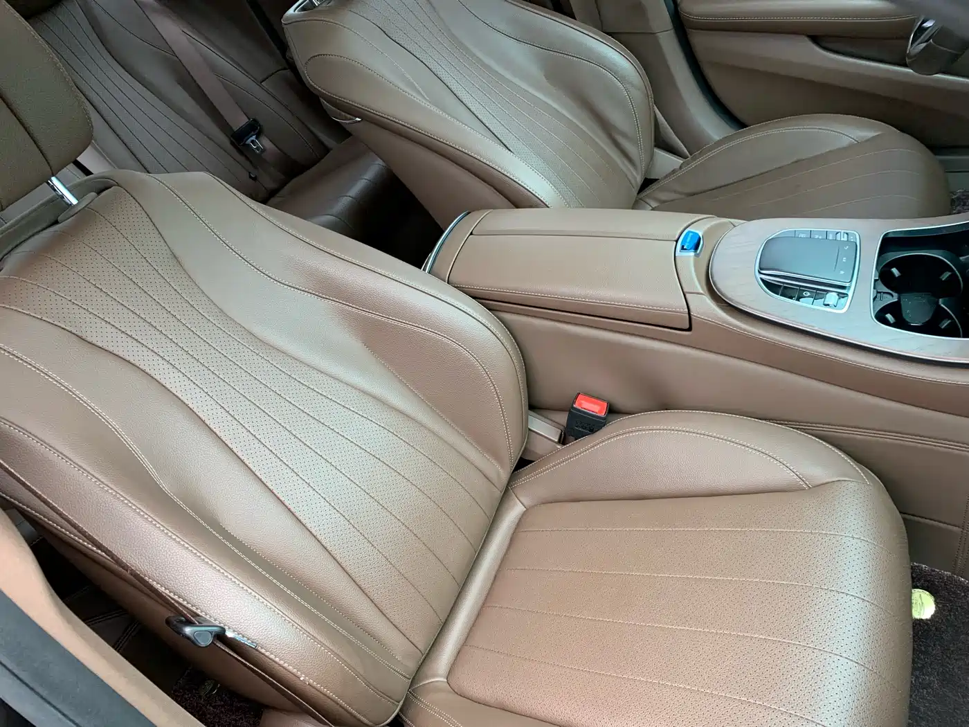 Mercedes-Benz E-Class New Energy 2022 Facelift II E 350 e L Plug-in Hybrid Sedan фото 27