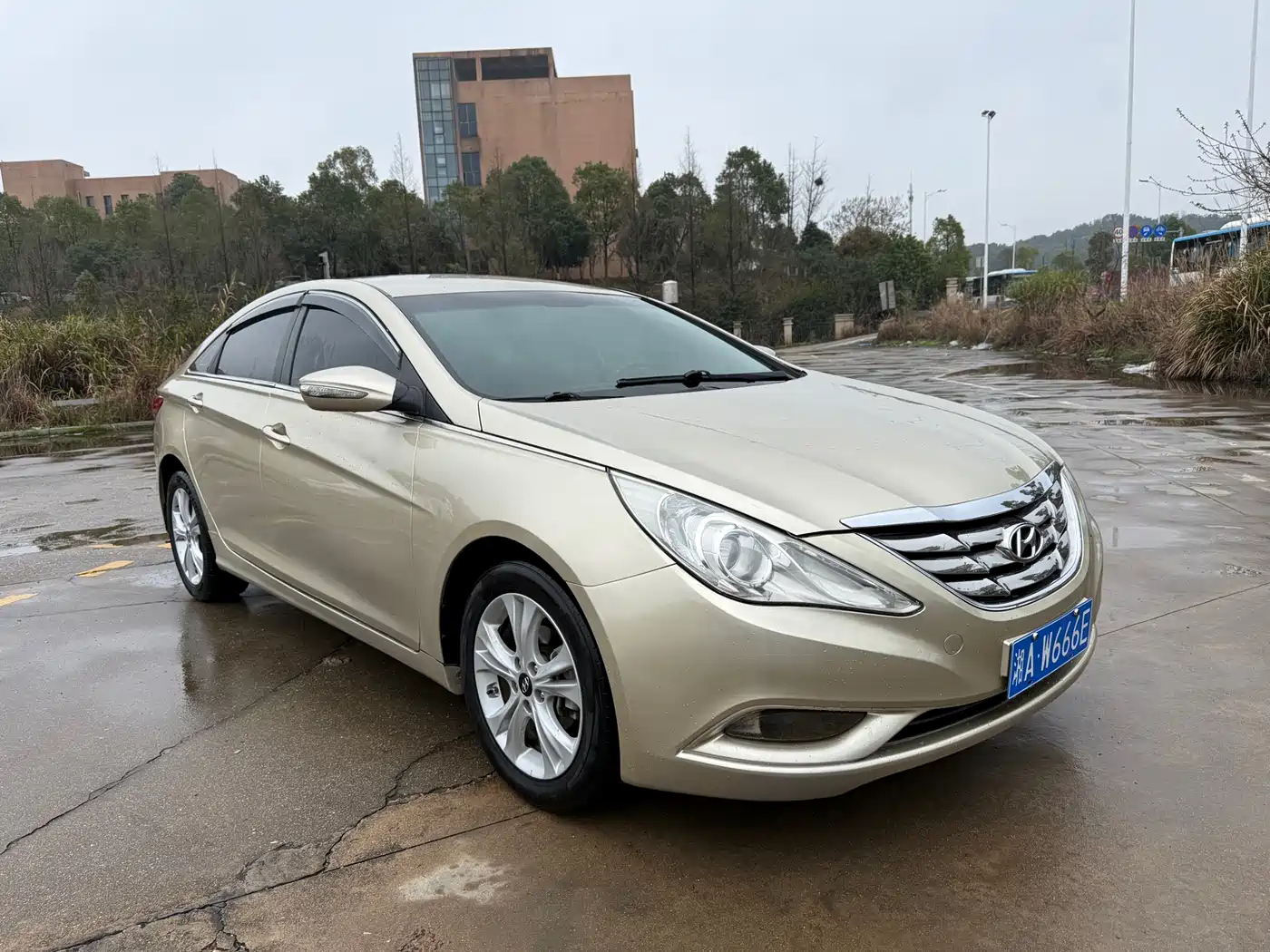 Hyundai Sonata 2011 2.0L Auto Leading Edition фото 3