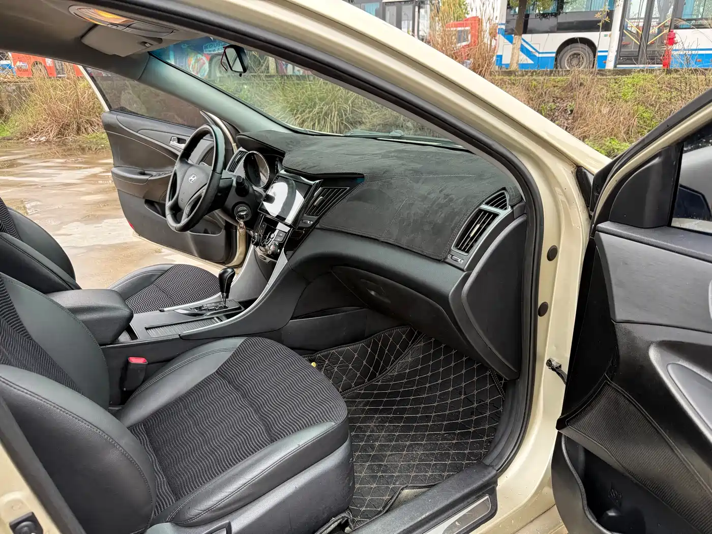 Hyundai Sonata 2011 2.0L Auto Leading Edition фото 11