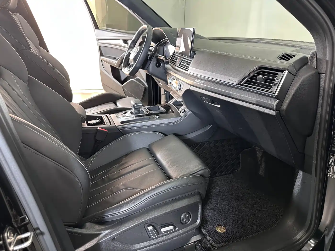 Audi Q5L 2024 Model 40 TFSI Luxury Dynamic фото 7