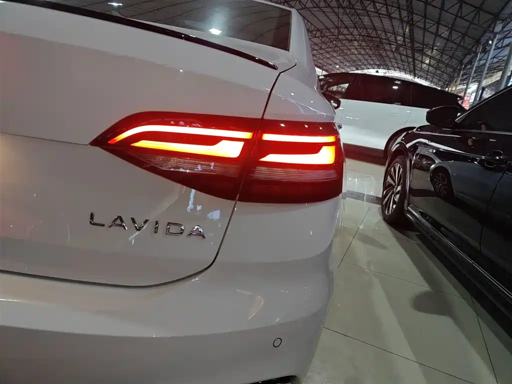 Volkswagen Lavida 2024 Model 300TSI DSG Starlight Leading Edition фото 8