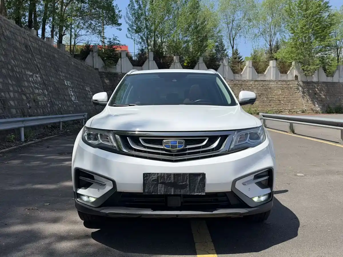 Фото 2 - Geely Atlas
