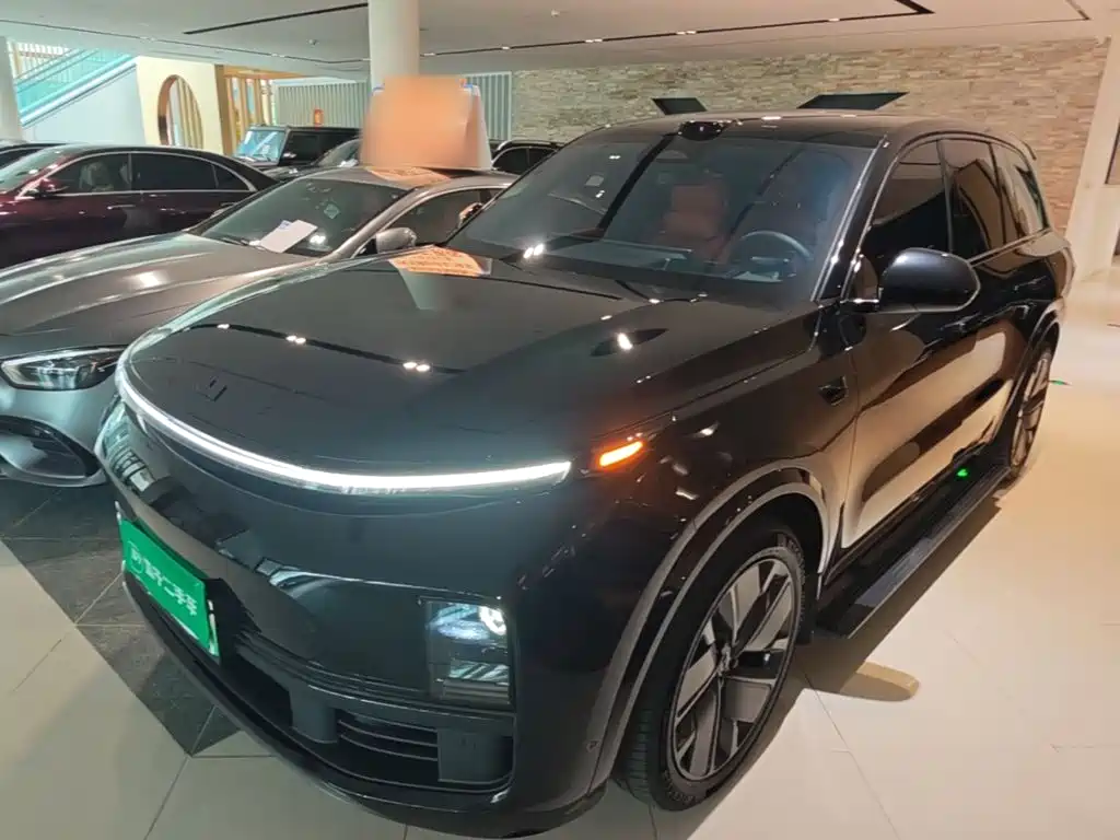 Li Auto L8 2025