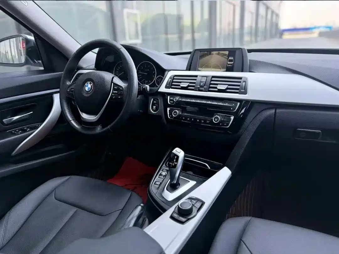 BMW 3 Series GT 2017 320i Fashion фото 11