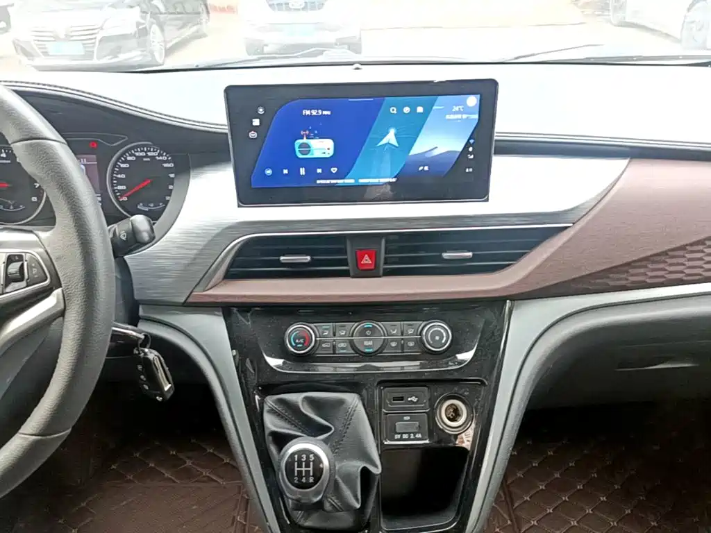 JAC Refine M3 2022 2022 PLUS 1.8L 7-Seater Standard