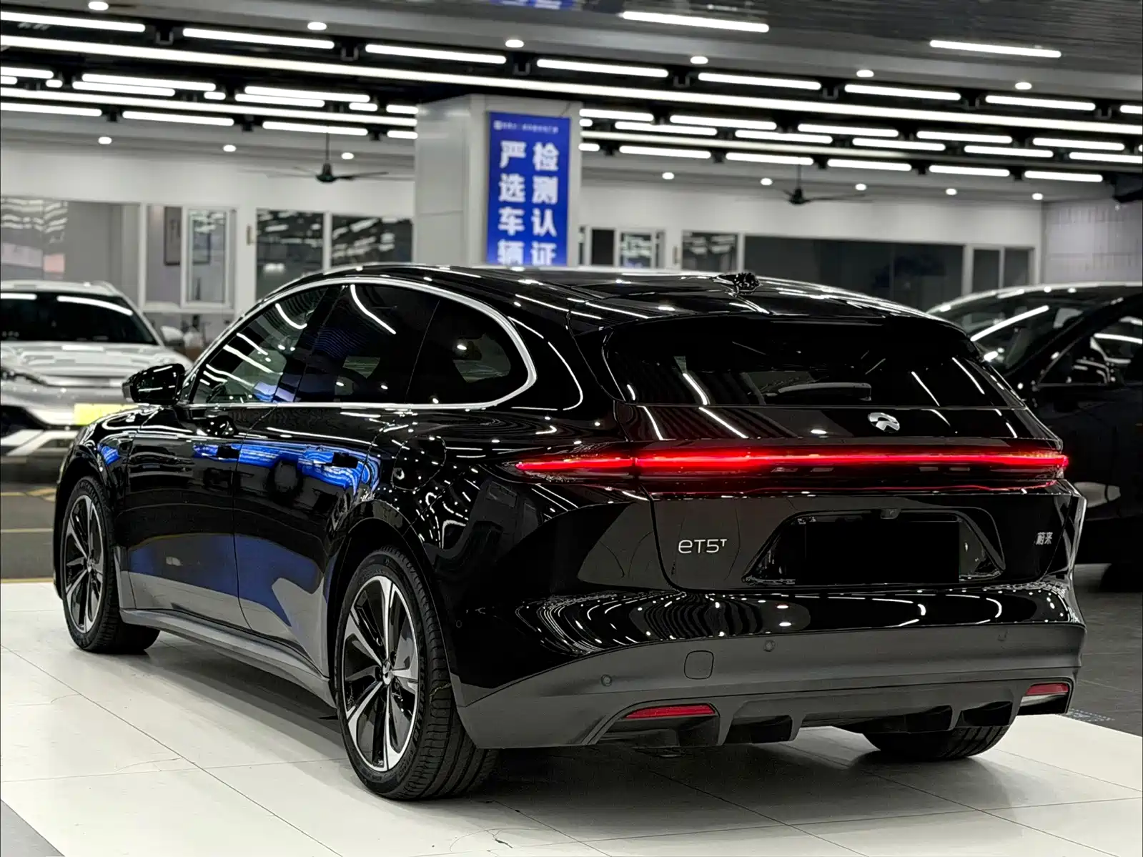 Фото 4 - NIO ET5T