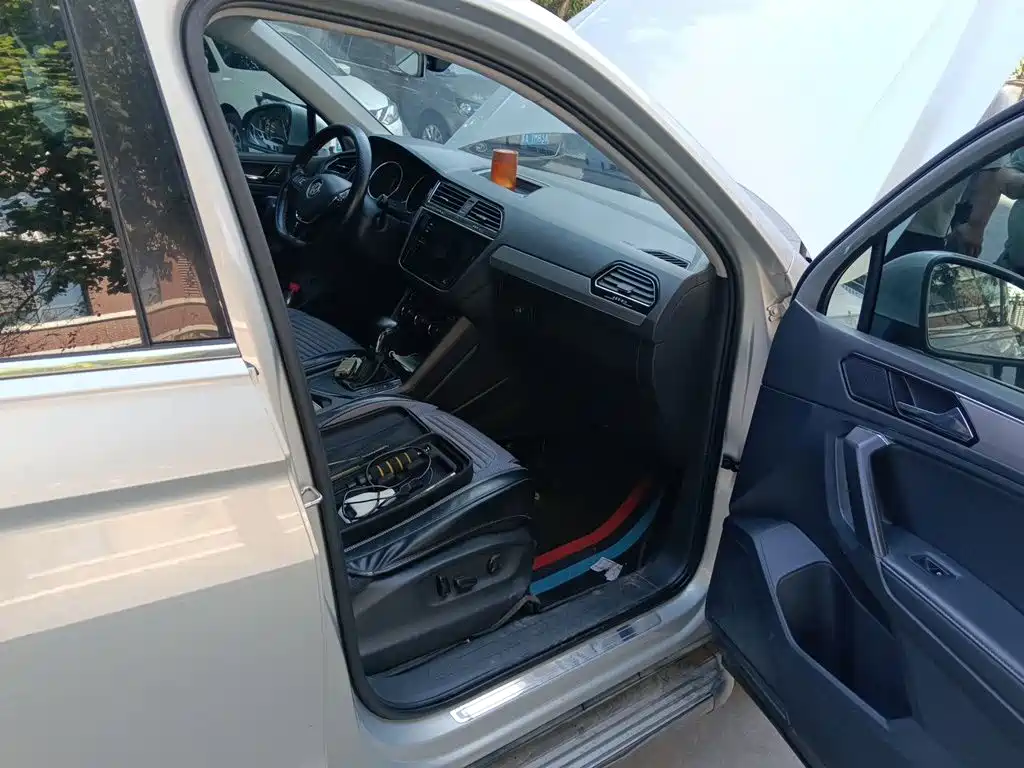Photo 19 - Volkswagen Tiguan L
