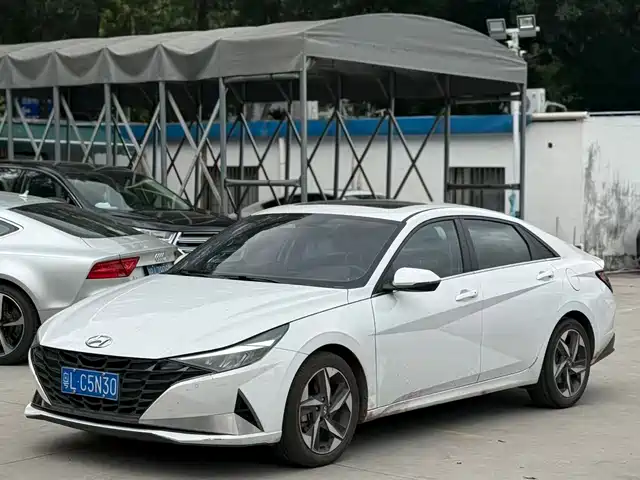  Hyundai Elantra 2021 1.5L CVT LUX Premium Edition