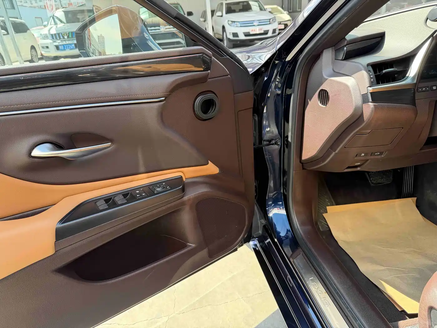 Lexus ES 2018 300h Excellence Edition China V фото 9