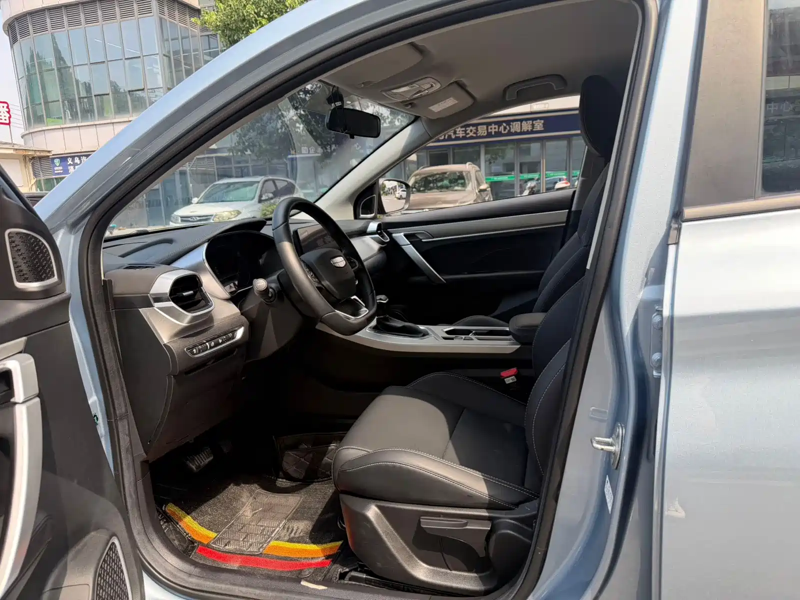 Фото 9 - Geely Coolray