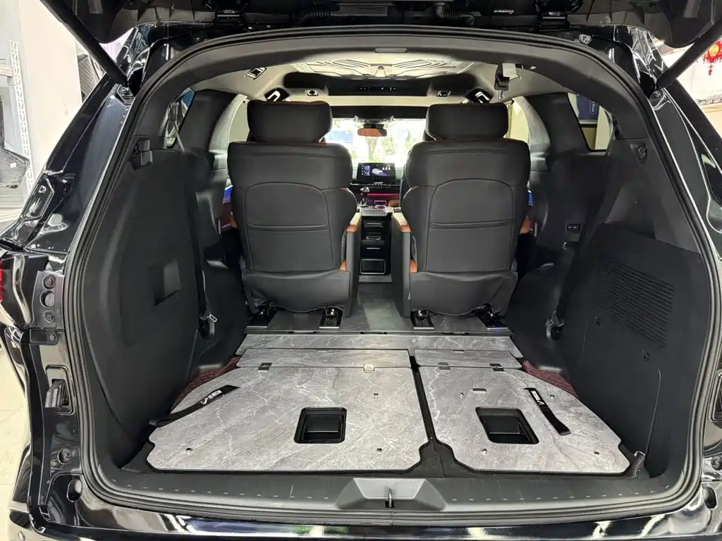 Toyota Granvia 2025 2026 Model 2.5L Hybrid Comfort Edition