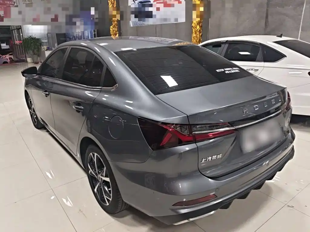 Фото 5 - Roewe i5